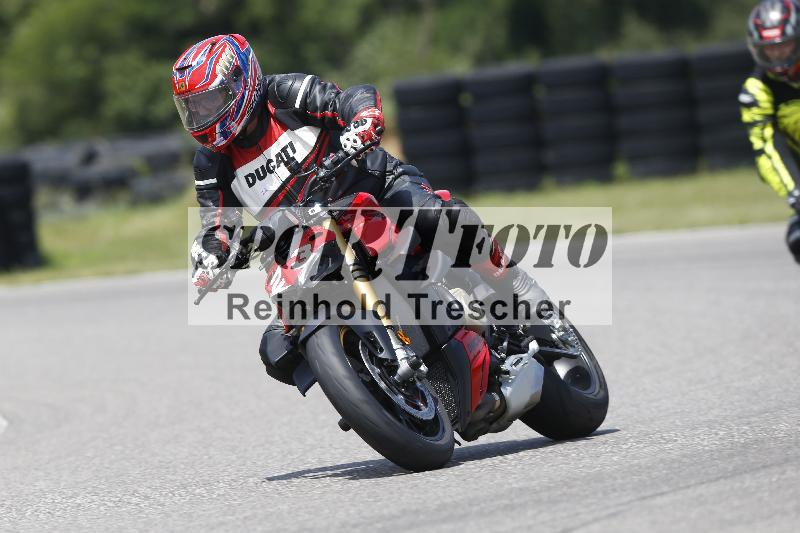 /27 12.06.2025 Ducati Schweiz Trackday Warmup  ADR/blau-bleu/23